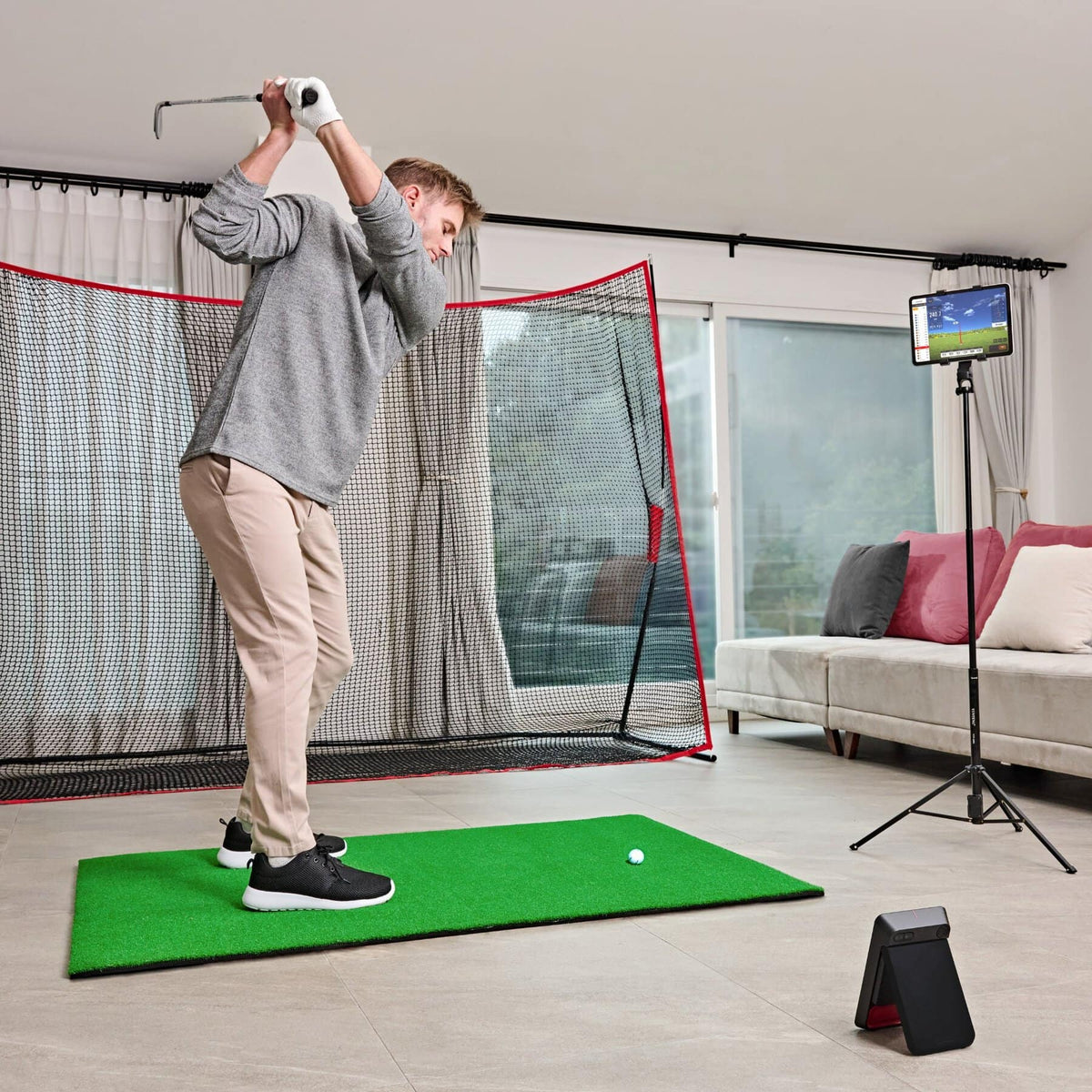 Voice Caddie SC4 PRO Launch Monitor + 3D Driving Range Simulator